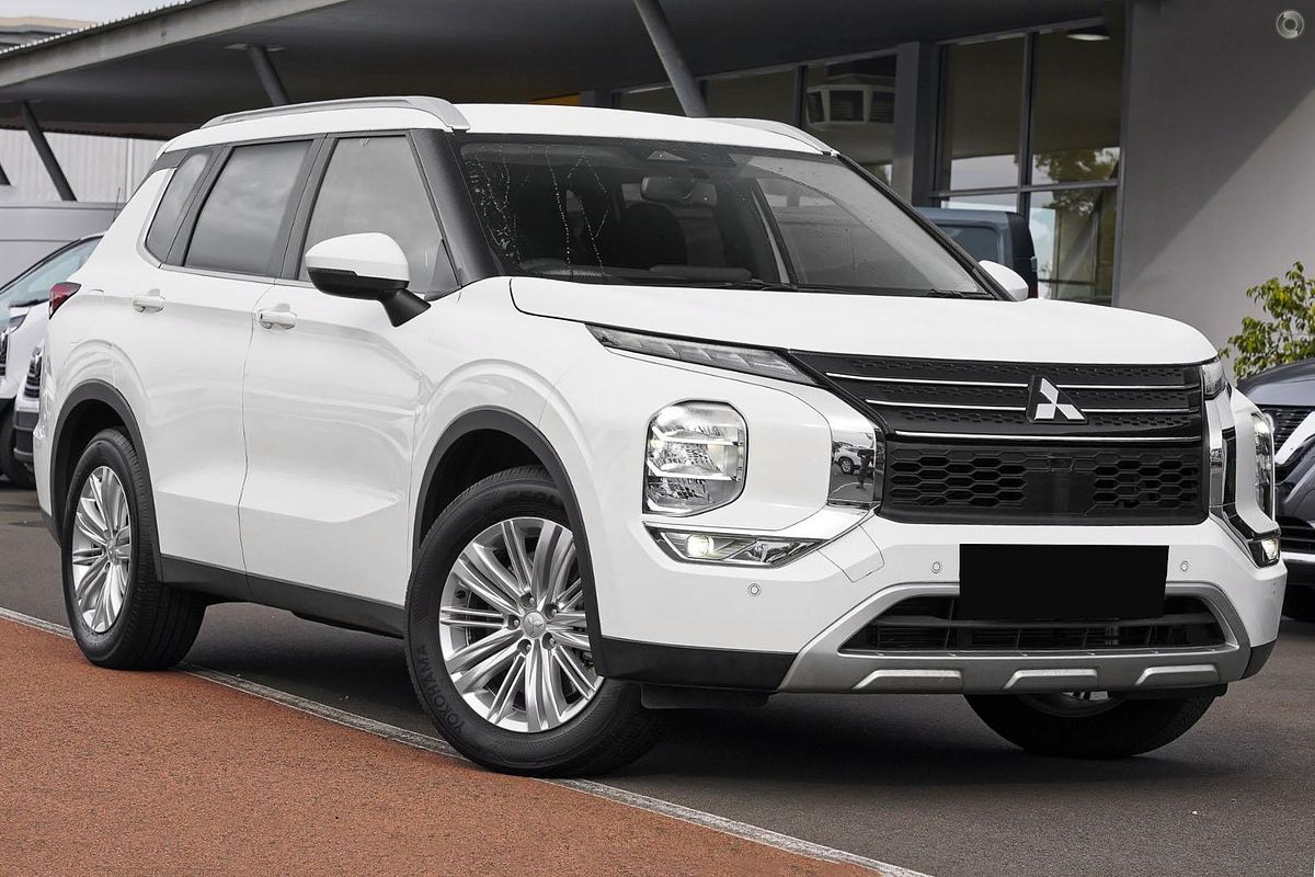 2025 Mitsubishi Outlander LS ZM