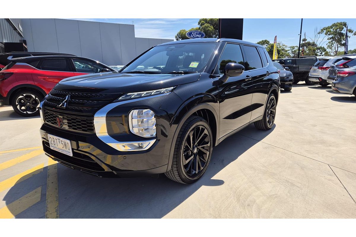 2025 Mitsubishi Outlander Black Edition ZM