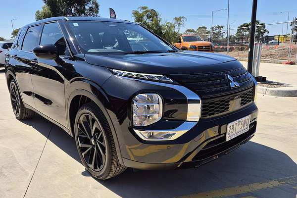 2025 Mitsubishi Outlander Black Edition ZM