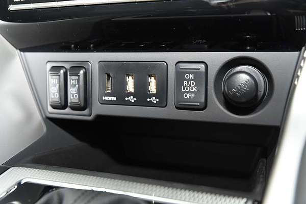 2024 Mitsubishi Pajero Sport Exceed QG thumb-11