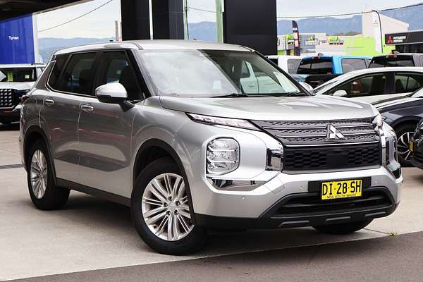 2023 Mitsubishi Outlander ES ZM