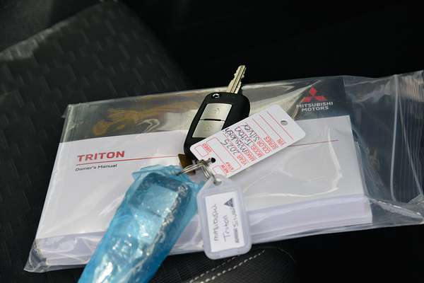 2025 Mitsubishi Triton GLS MV 4X4 thumb-21