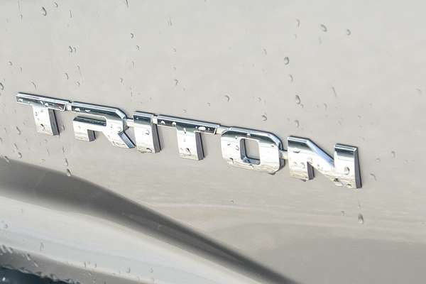 2025 Mitsubishi Triton GLS MV 4X4 thumb-19