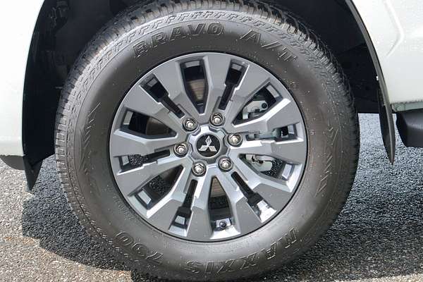 2025 Mitsubishi Triton GLS MV 4X4 thumb-3