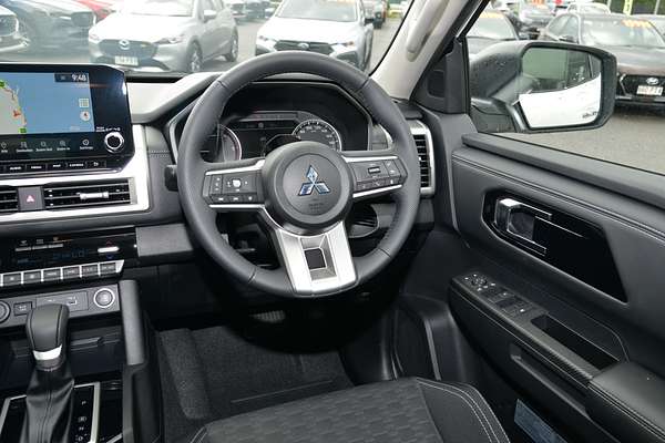 2025 Mitsubishi Triton GLS MV 4X4 thumb-17