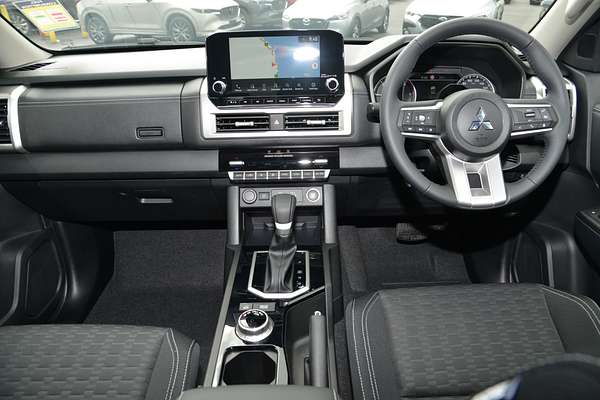 2025 Mitsubishi Triton GLS MV 4X4 thumb-16