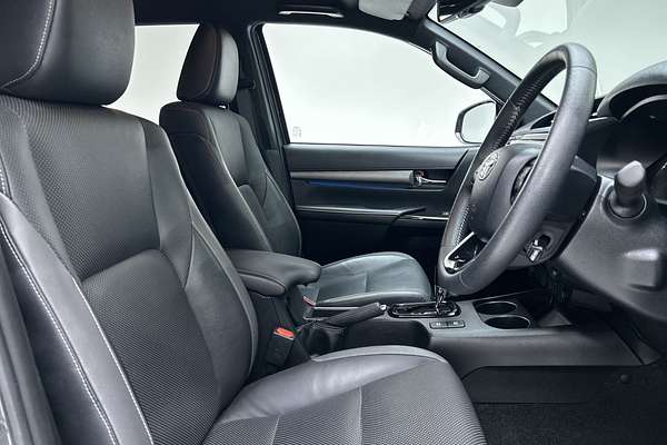 2020 Toyota Hilux Rogue GUN126R 4X4 thumb-12