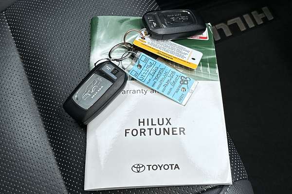 2020 Toyota Hilux Rogue GUN126R 4X4 thumb-22