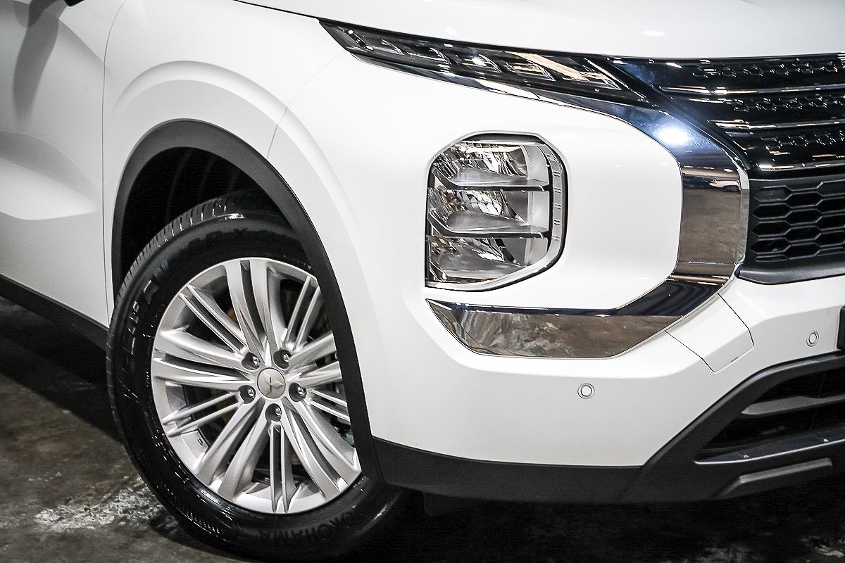 2025 Mitsubishi Outlander ES ZM