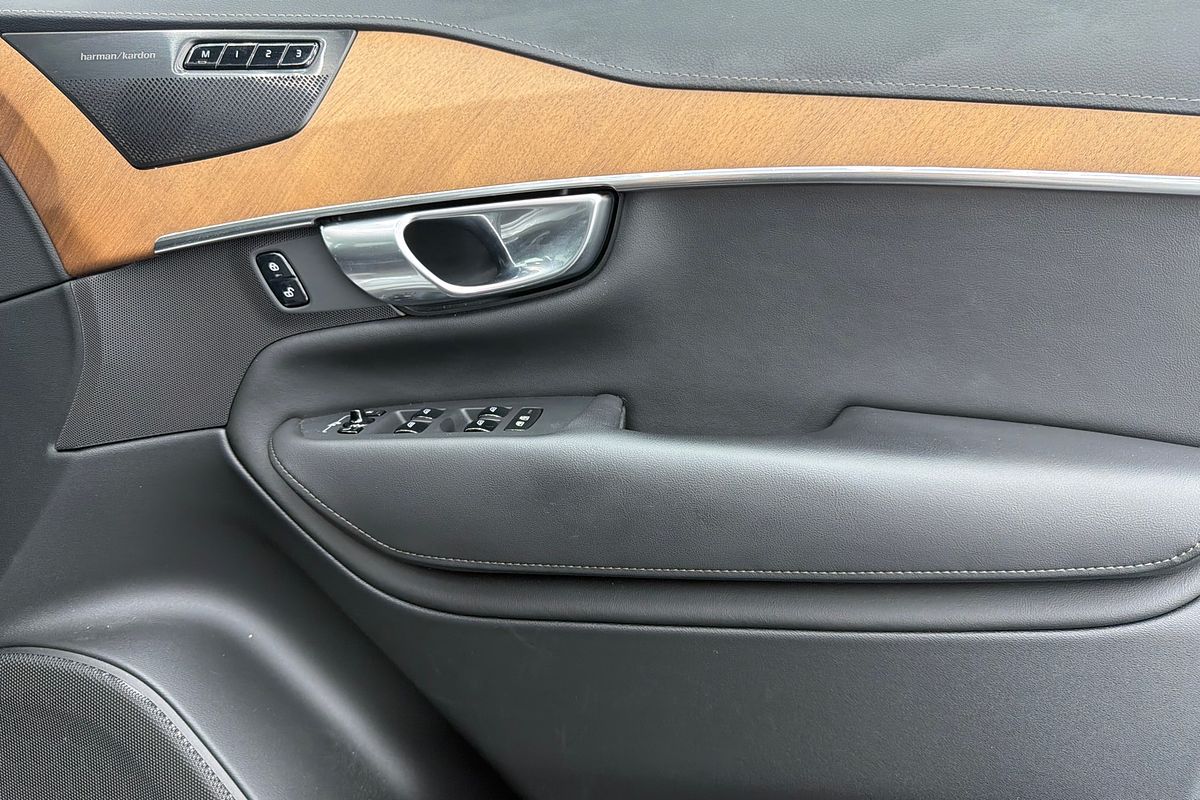 2023 Volvo XC90 Ultimate B6 Bright