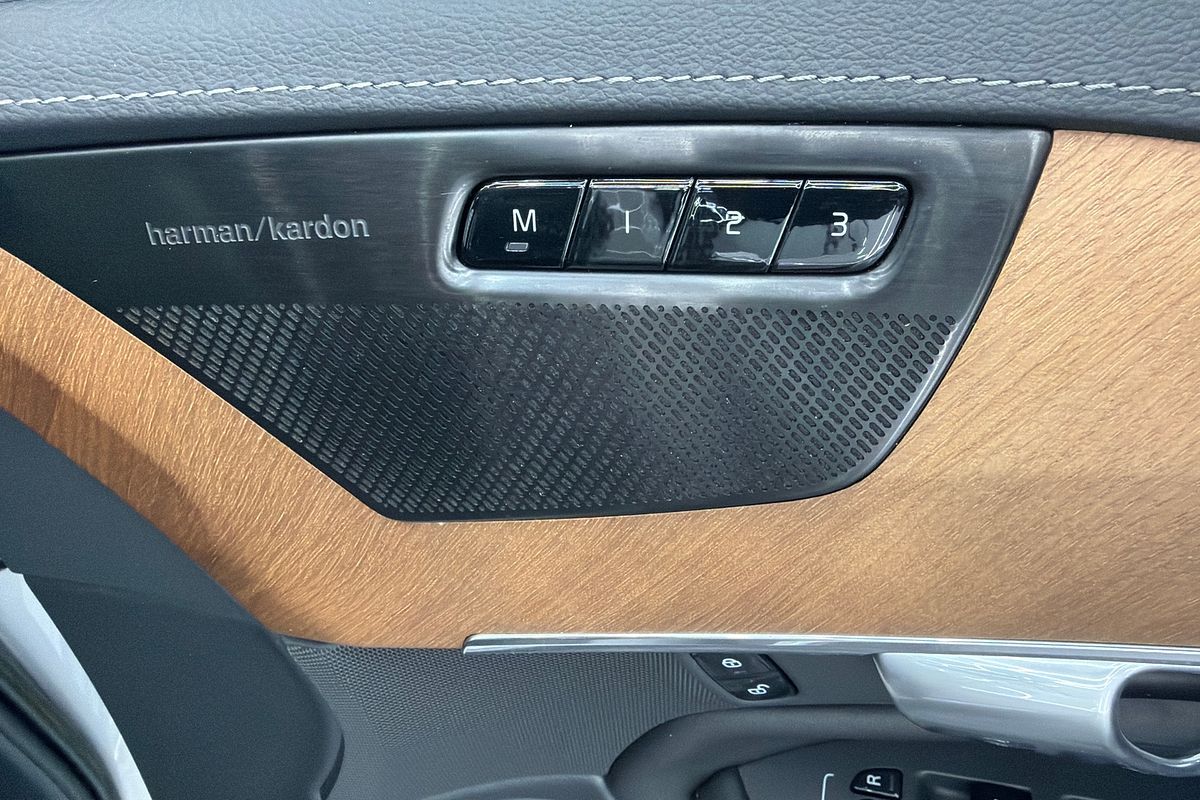 2023 Volvo XC90 Ultimate B6 Bright