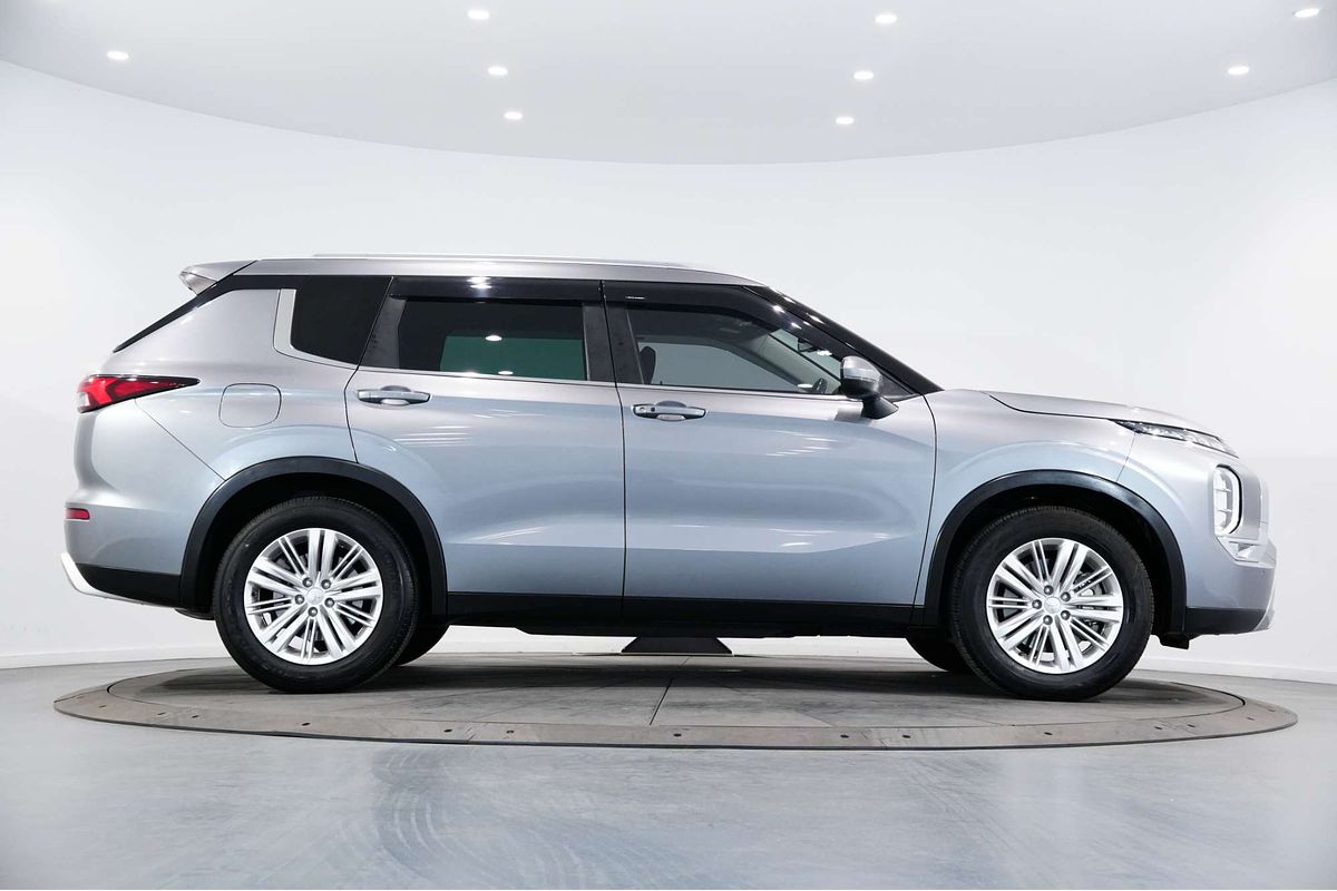 2022 Mitsubishi Outlander LS ZM