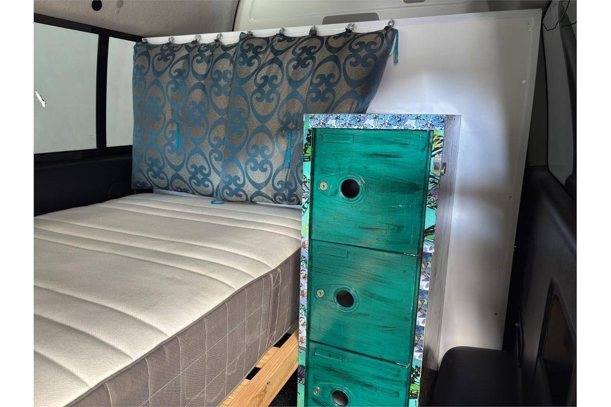 2013 Toyota Hiace DX 4WD