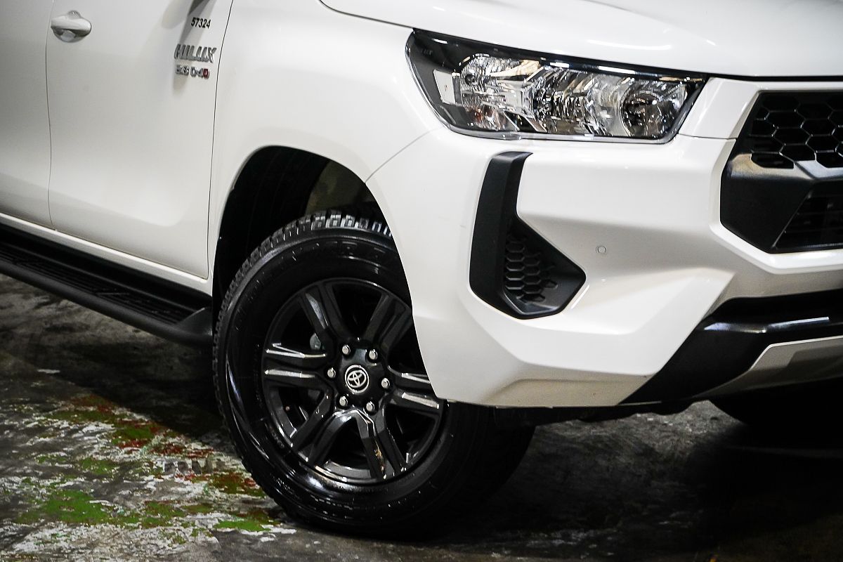 2025 Toyota Hilux SR GUN126R 4X4