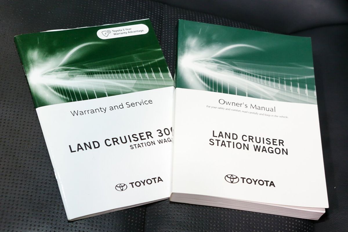 2023 Toyota Landcruiser Sahara FJA300R