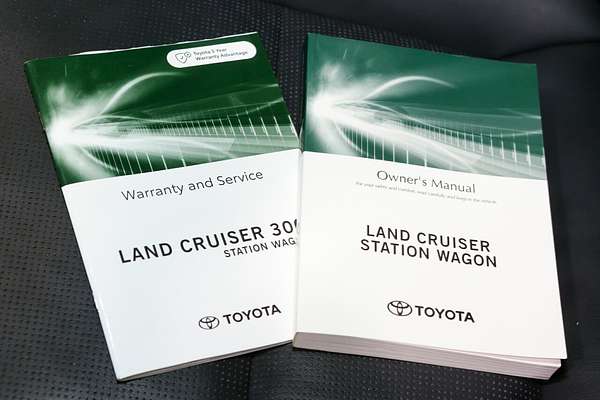 2023 Toyota Landcruiser Sahara FJA300R