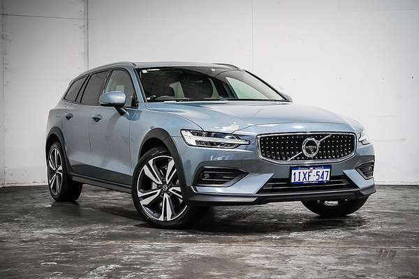 2021 Volvo V60 Cross Country B5