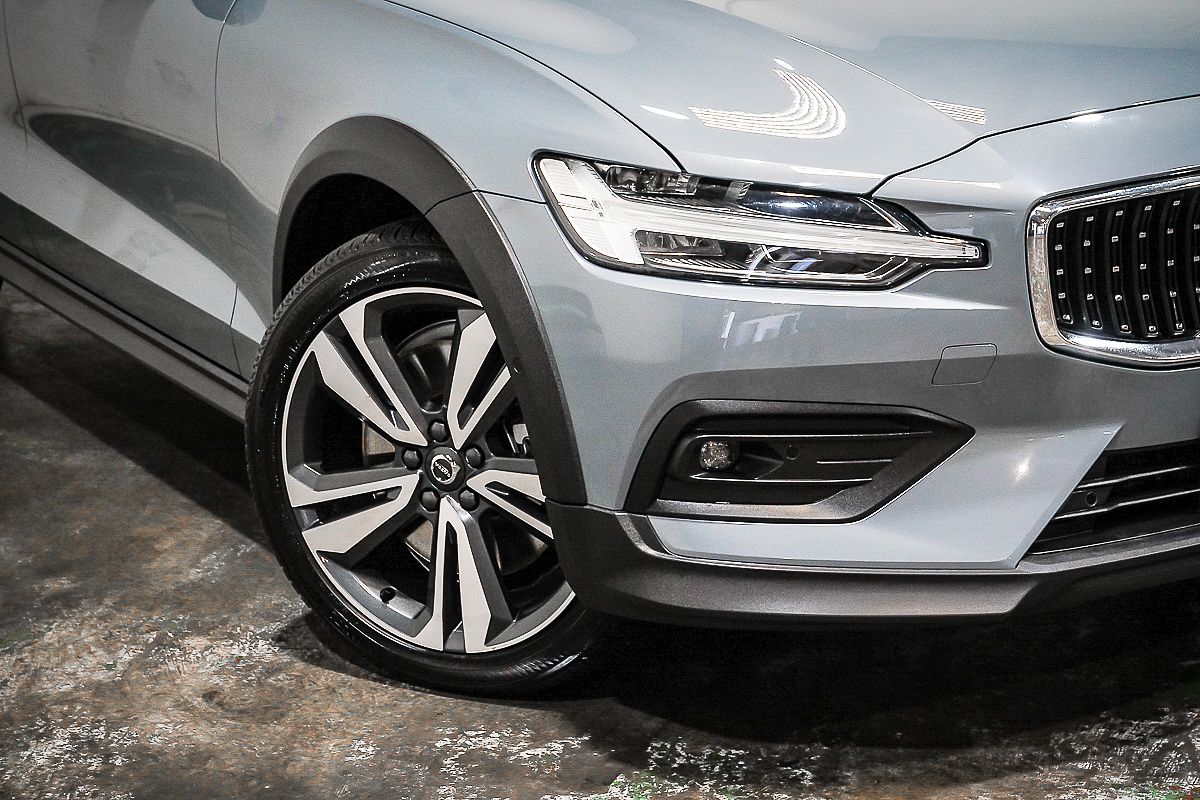 2021 Volvo V60 Cross Country B5