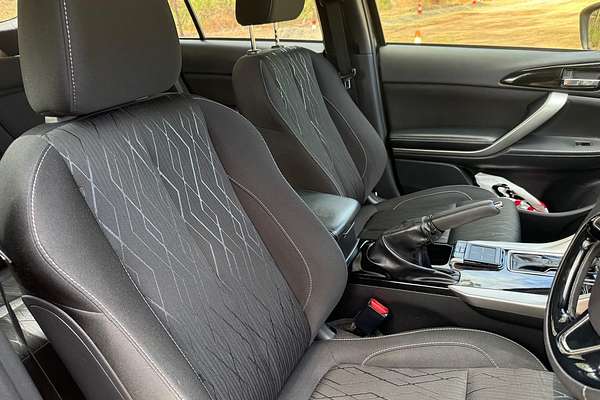 2018 Mitsubishi Eclipse Cross ES YA thumb-8