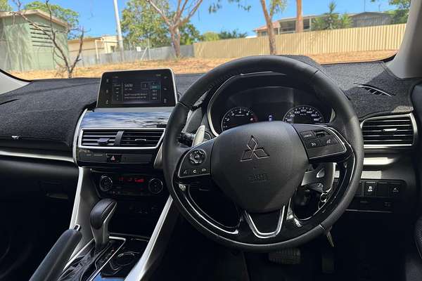 2018 Mitsubishi Eclipse Cross ES YA thumb-9