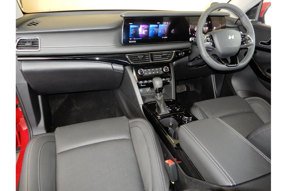 2025 Mahindra XUV700 AX7L