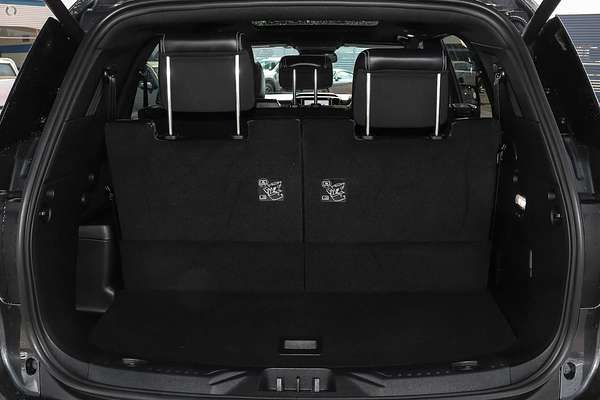 2025 Ford Everest Platinum 3.0L thumb-9