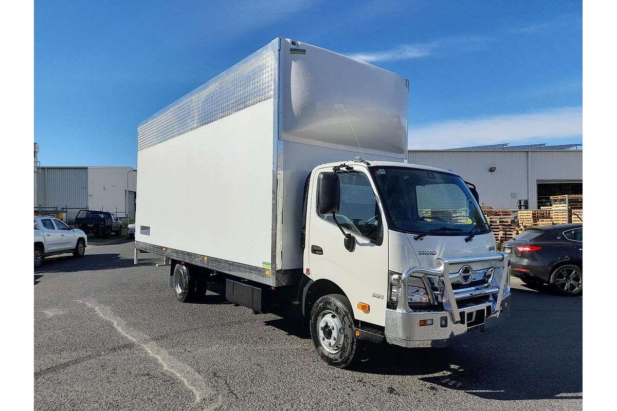 2025 Hino 921- 300 Series