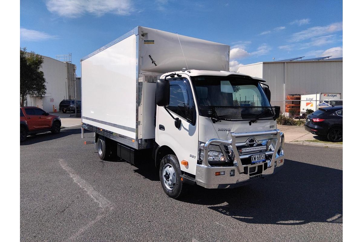 2025 Hino 921- 300 Series