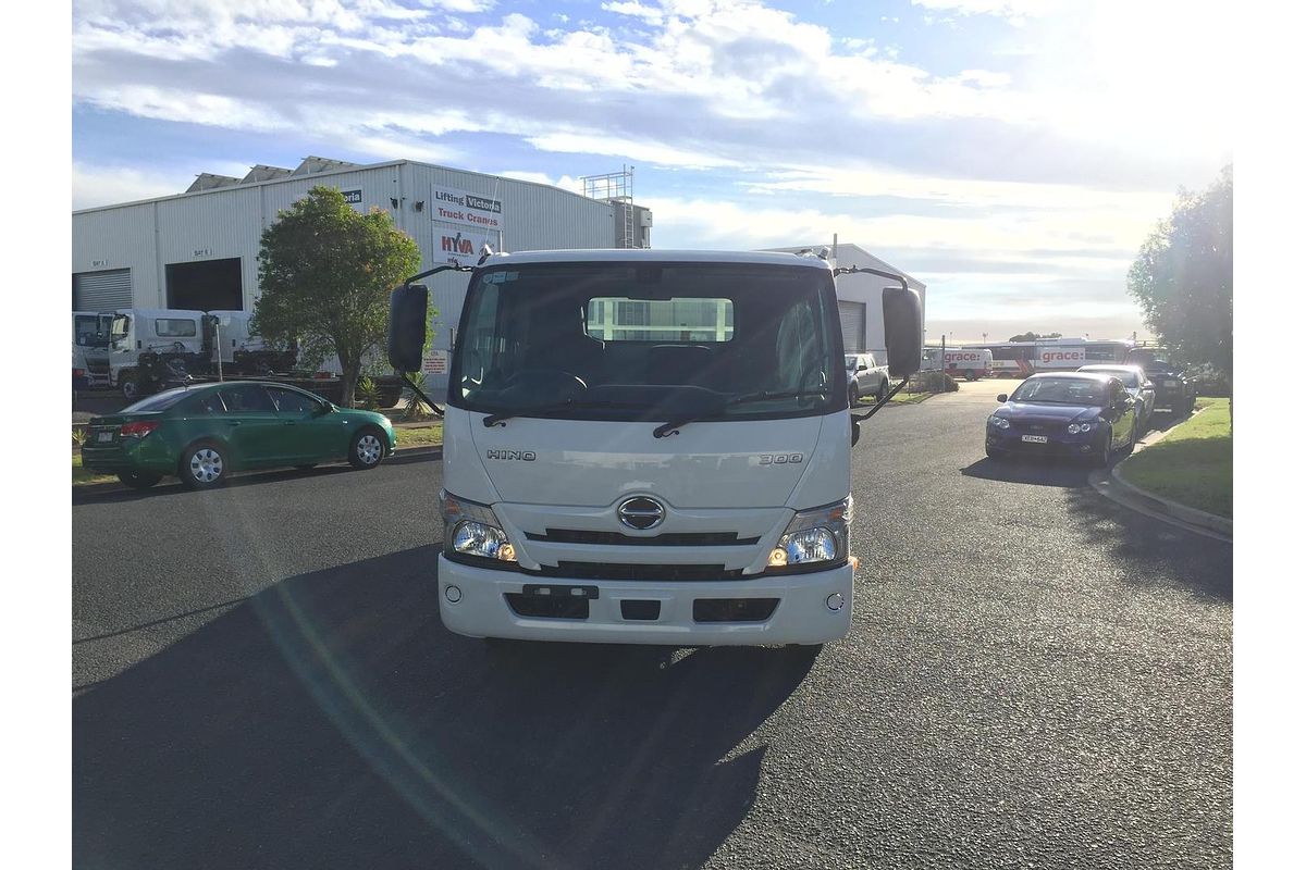 2025 Hino 616 - 300 Series