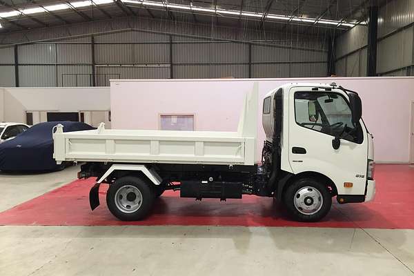 2025 Hino 616 - 300 Series