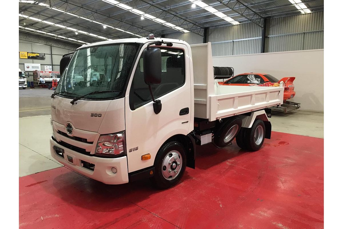 2025 Hino 616 - 300 Series