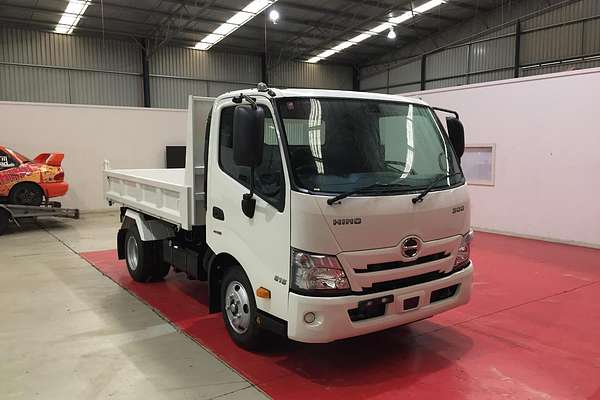 2025 Hino 616 - 300 Series