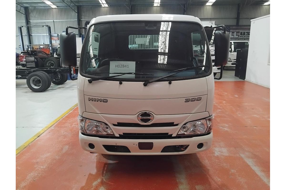 2025 Hino 616 - 300 Series
