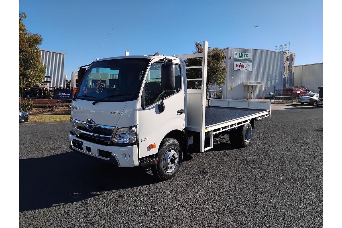 2025 Hino 921- 300 Series