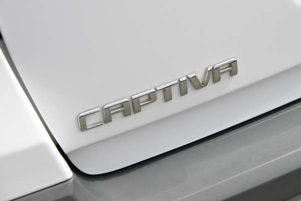 2017 Holden Captiva Active CG thumb-20