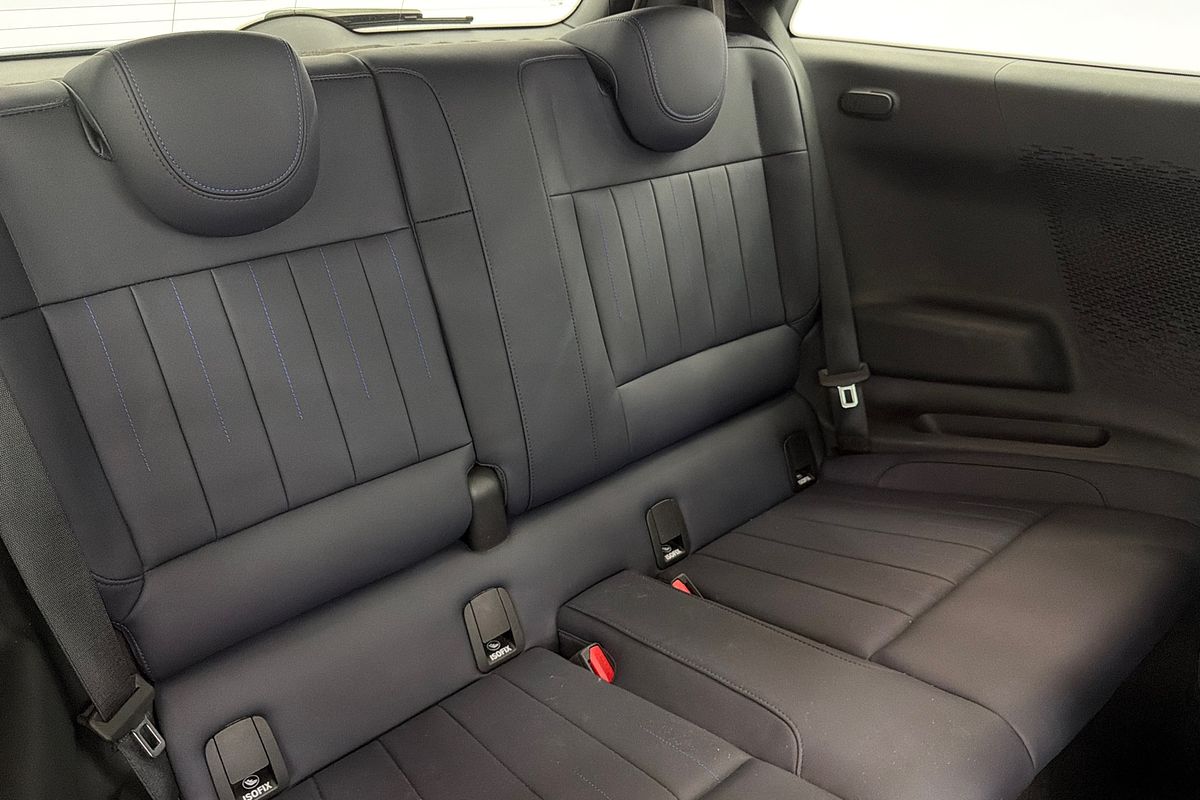 2024 MINI Cooper SE Favoured J01