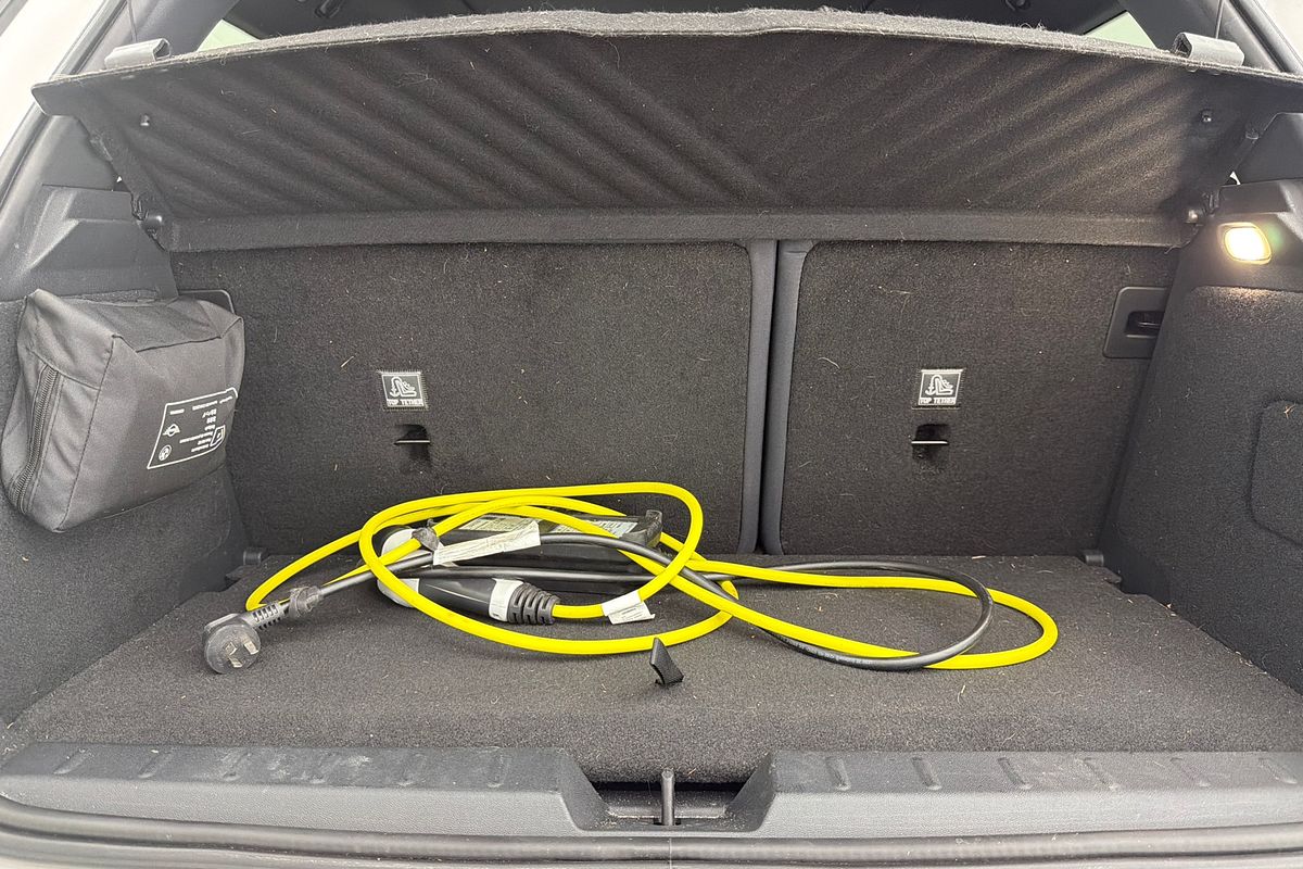 2024 MINI Cooper SE Favoured J01