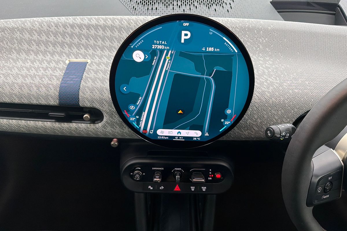 2024 MINI Cooper SE Favoured J01