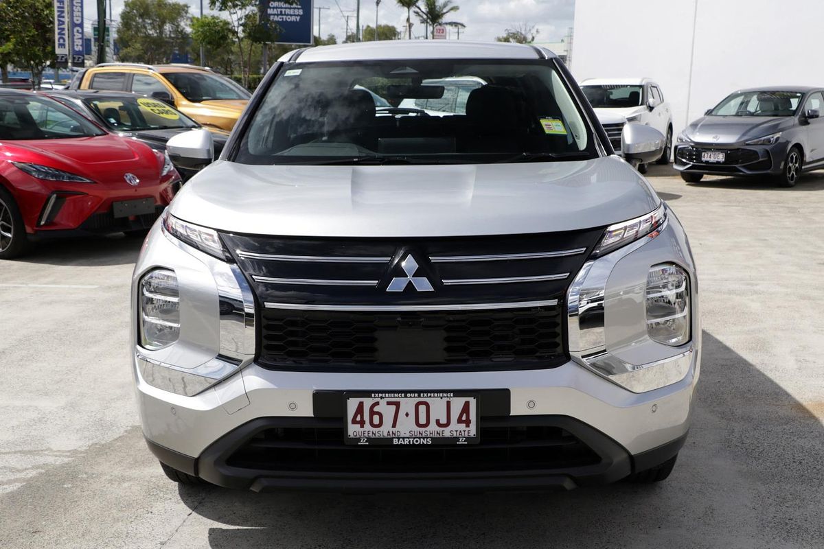 2025 Mitsubishi Outlander ES ZM