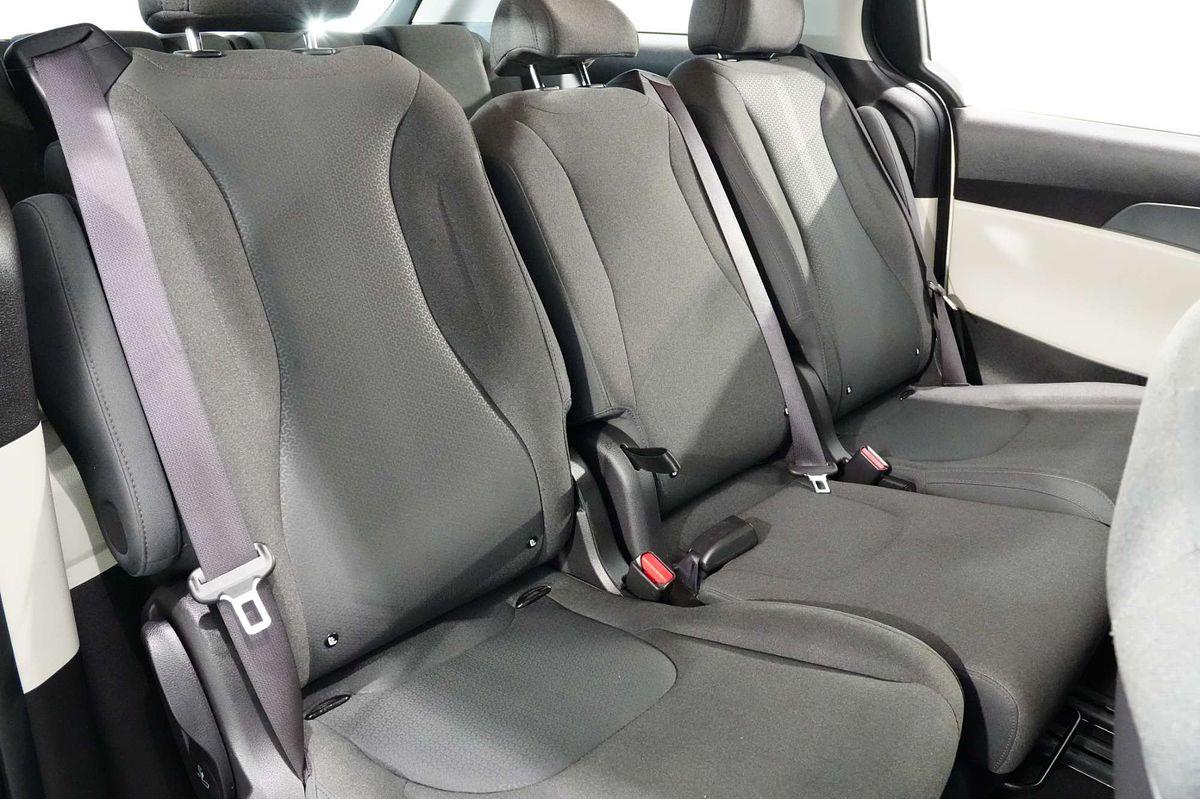 2023 Kia Carnival S KA4