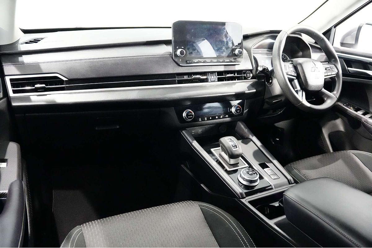 2022 Mitsubishi Outlander ES ZM