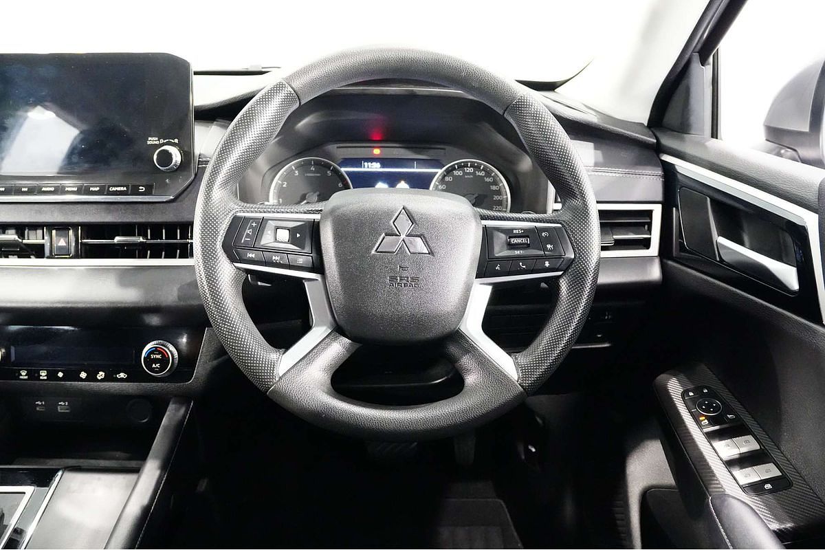 2022 Mitsubishi Outlander ES ZM