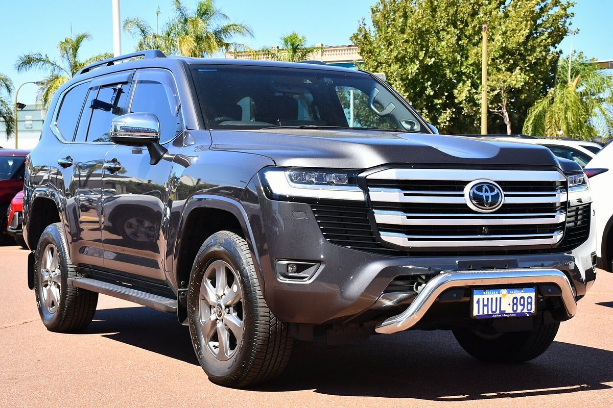 2022 Toyota Landcruiser Sahara FJA300R