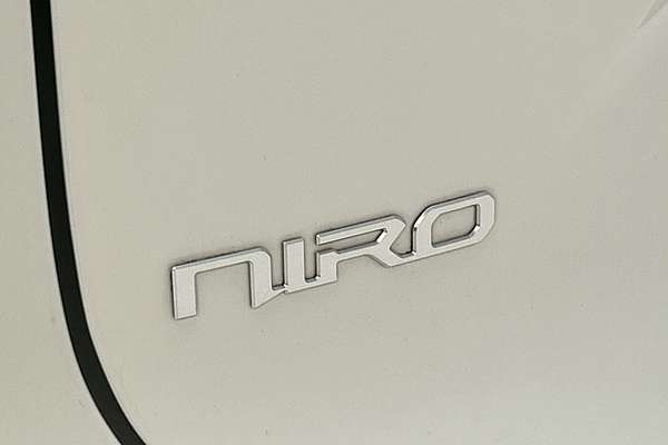 2023 Kia Niro HEV S SG2 thumb-21