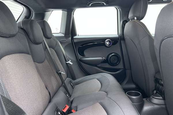 2020 MINI Hatch Cooper F55 LCI thumb-11