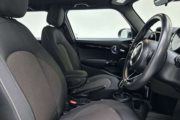 2020 MINI Hatch Cooper F55 LCI thumb-12