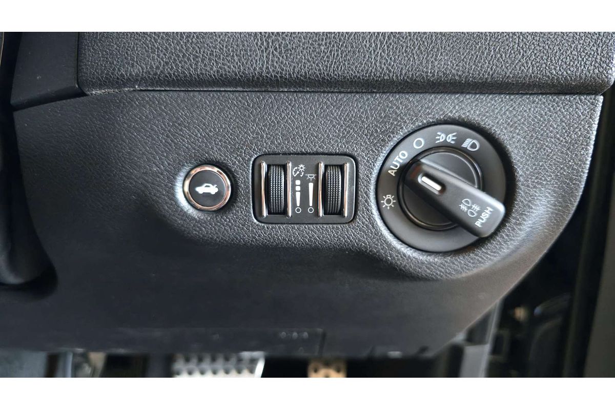 300 MY12 SRT8 6.4L V8 MULTI POINT F/INJ 5 SP AUTOMATIC 4D SEDAN 