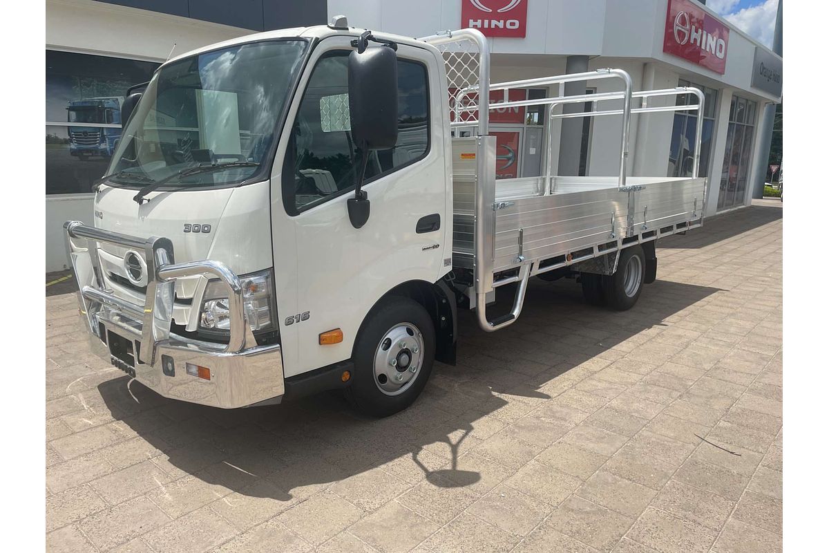 2025 Hino 300 Series 617