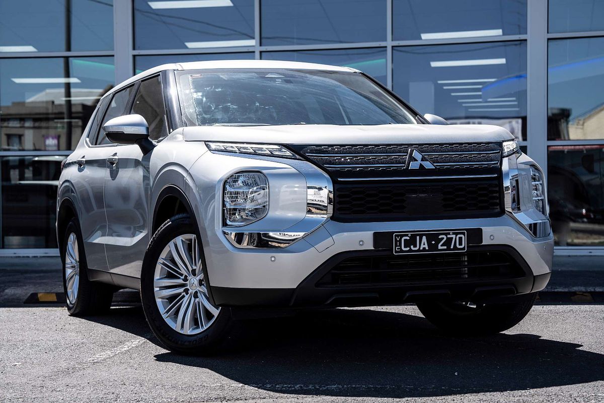 2023 Mitsubishi Outlander ES ZM