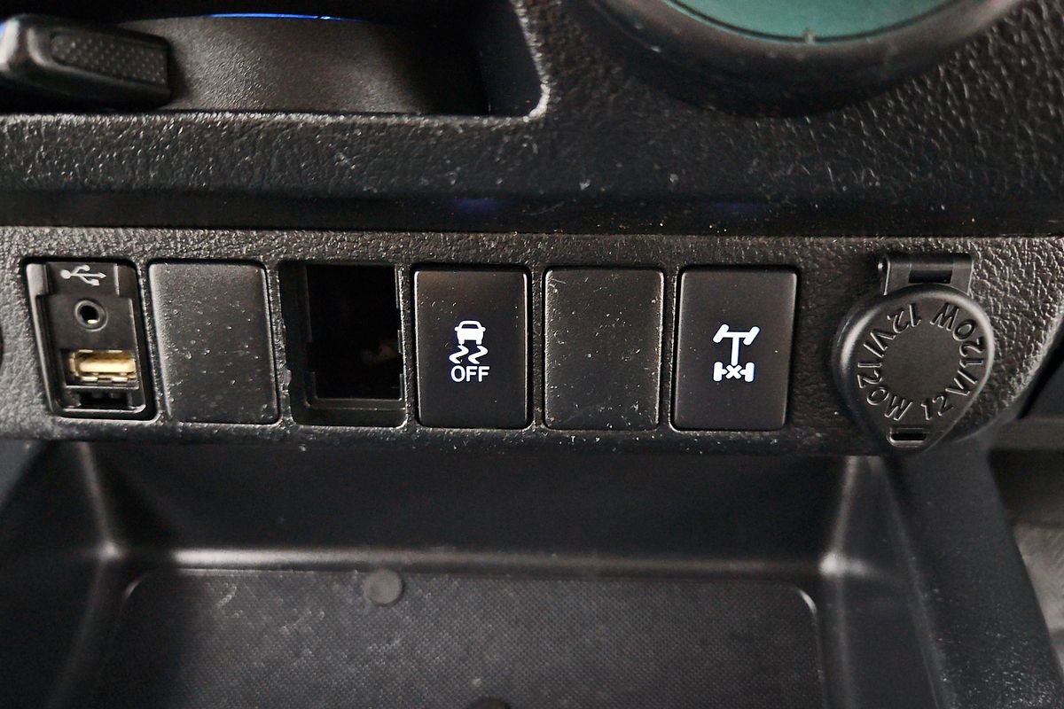 2018 Toyota Hilux SR GUN126R 4X4